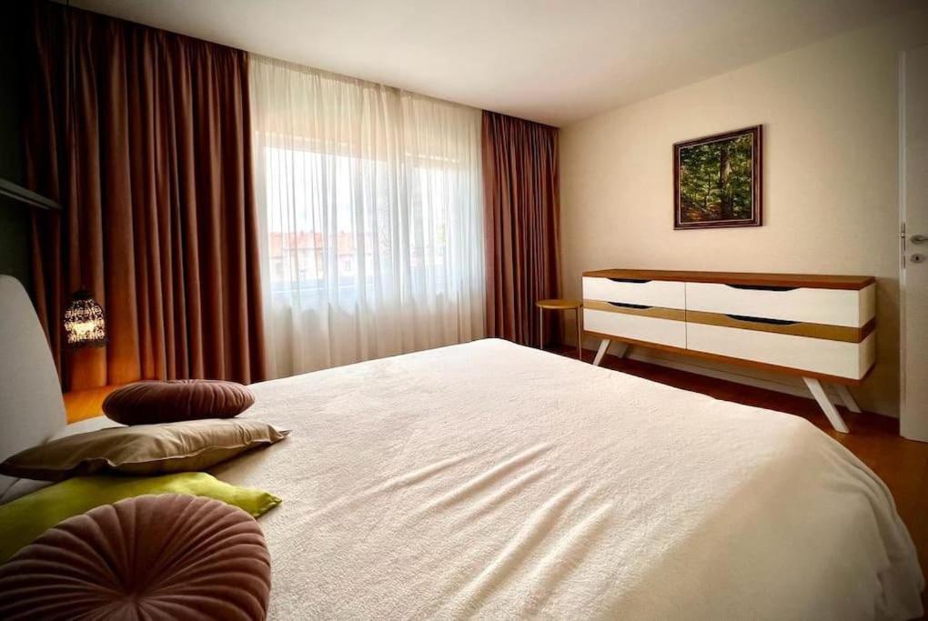 Bright And Modern Home Timisoara Luaran gambar